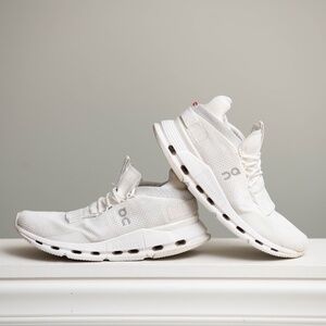 On CloudNova WHITE Womens Sneakers Size 8.5 Running Shoes